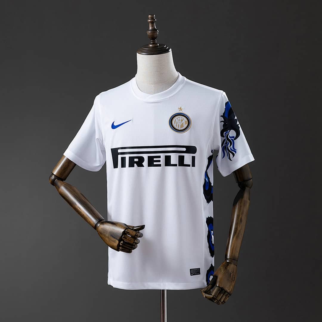 Camisola Alternativa do Inter Milan 2010/2011 (Retro)