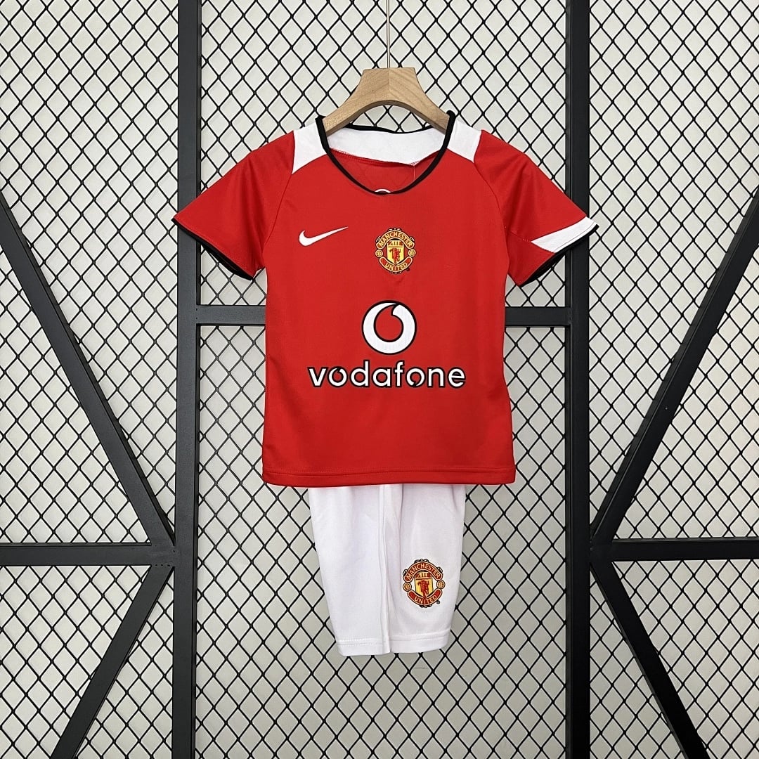 Kit Crianca Manchester United Principal 2005/2006 - Vista 1