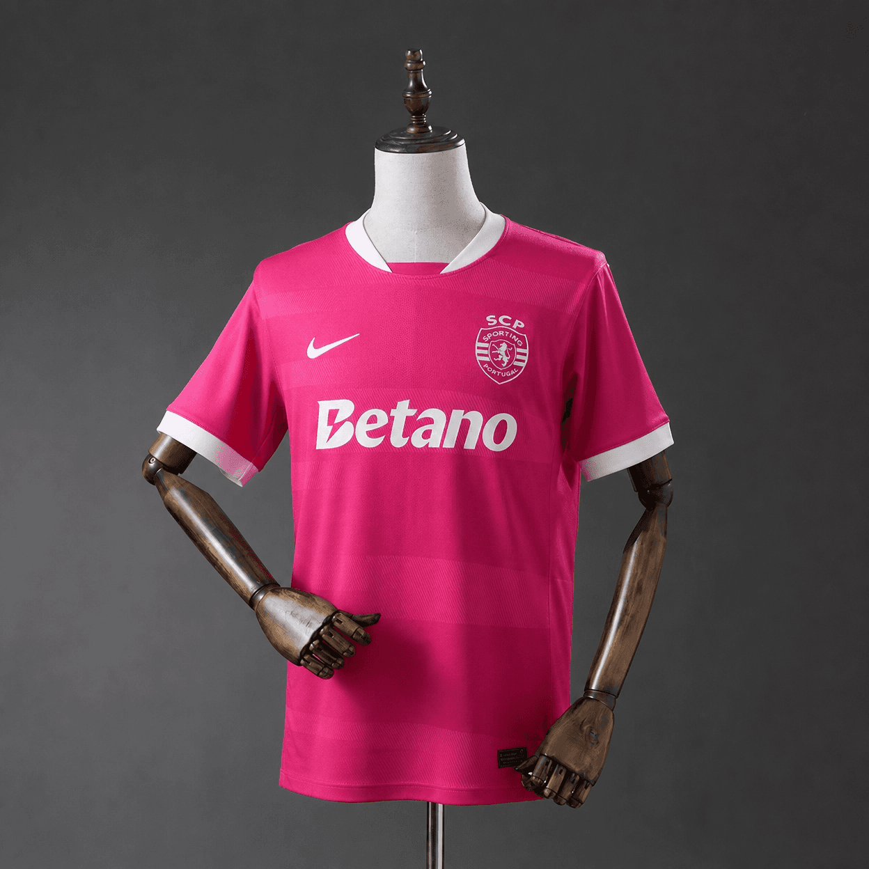 Camisola Sporting rosa e branca 2026/27 concept